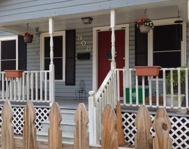 908 W 23rd Street - Photo Thumbnail 1