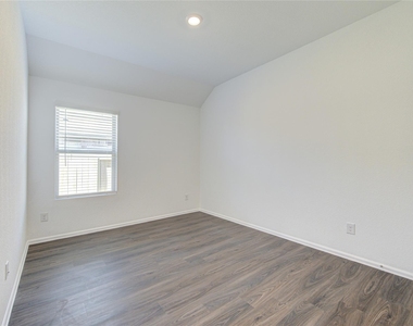 5023 Lavaridge Lane - Photo Thumbnail 33