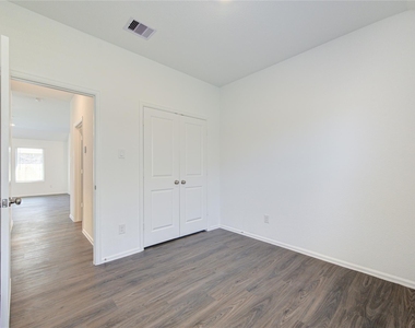 5023 Lavaridge Lane - Photo Thumbnail 32