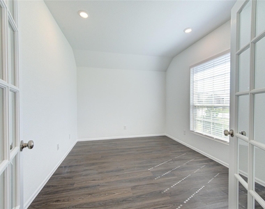 5023 Lavaridge Lane - Photo Thumbnail 16