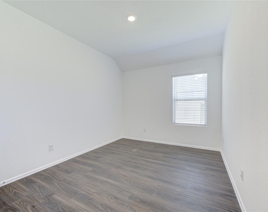 5023 Lavaridge Lane - Photo Thumbnail 37