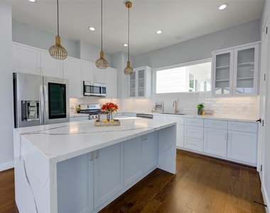 3412 Dixie Drive - Photo Thumbnail 3