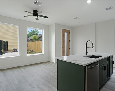 1313 Knight Street - Photo Thumbnail 3