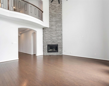 1303 Gardenia Drive - Photo Thumbnail 6