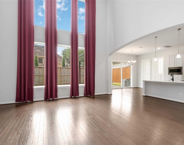 1303 Gardenia Drive - Photo Thumbnail 7