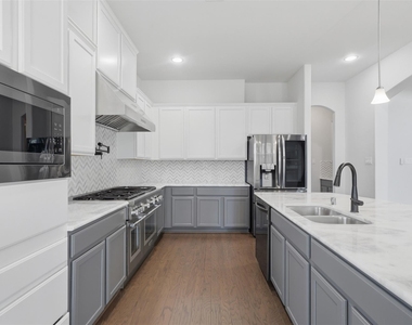 1303 Gardenia Drive - Photo Thumbnail 14