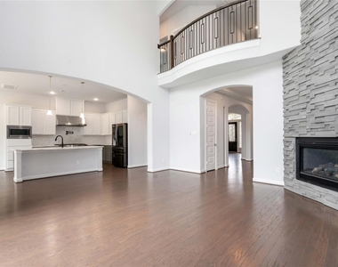 1303 Gardenia Drive - Photo Thumbnail 5