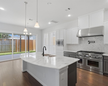 1303 Gardenia Drive - Photo Thumbnail 13
