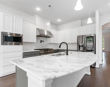 1303 Gardenia Drive - Photo Thumbnail 3