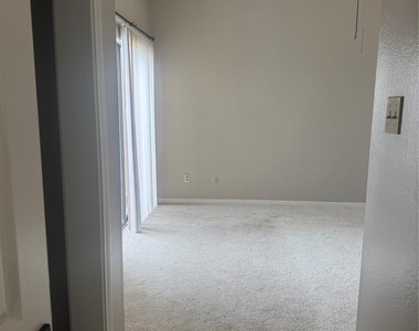 10104 Waterstone Drive - Photo Thumbnail 18