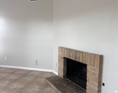10104 Waterstone Drive - Photo Thumbnail 11