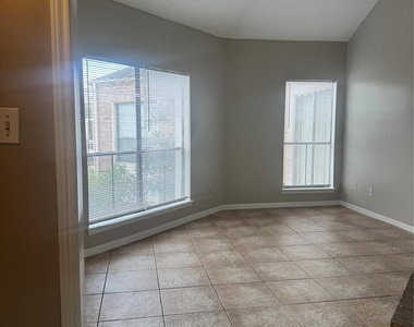 10104 Waterstone Drive - Photo Thumbnail 12
