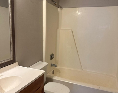 10104 Waterstone Drive - Photo Thumbnail 13