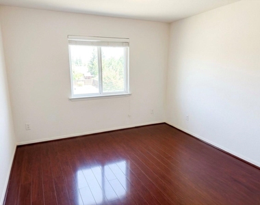 2032 Creek Shore Lane - Photo Thumbnail 4