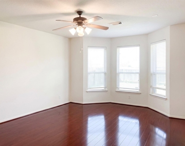 2032 Creek Shore Lane - Photo Thumbnail 1