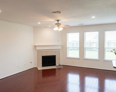2032 Creek Shore Lane - Photo Thumbnail 10