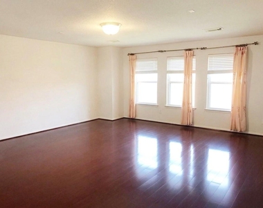 2032 Creek Shore Lane - Photo Thumbnail 3