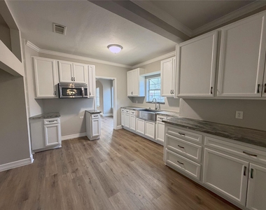 716 74th Street - Photo Thumbnail 5
