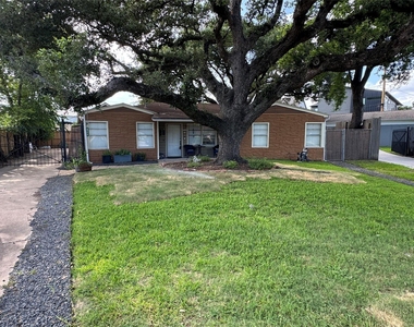6944 Burgess Street - Photo Thumbnail 5