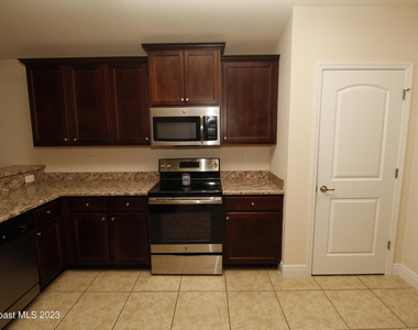 1034 Breakaway Trail - Photo Thumbnail 4