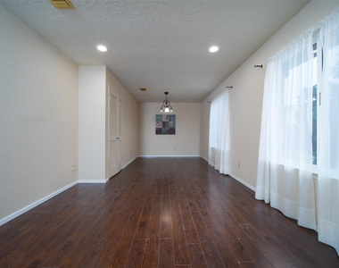 2411 Gunston Ct - Photo Thumbnail 7