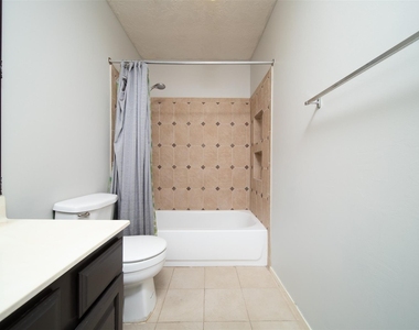2411 Gunston Ct - Photo Thumbnail 16