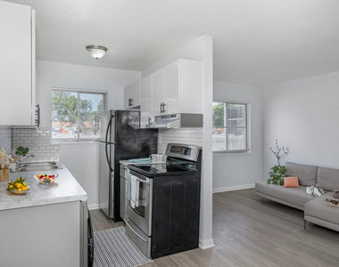 115 W Seminole Avenue - Photo Thumbnail 3