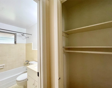 3420 Mount Vernon Street - Photo Thumbnail 6