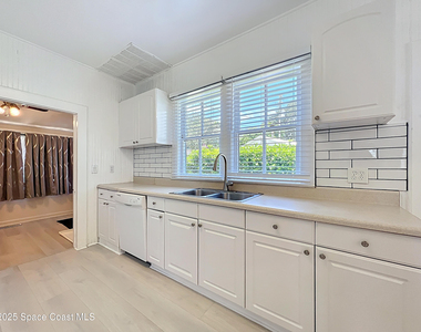 2811 N Indian River Drive - Photo Thumbnail 11