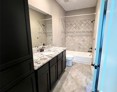 1818 Edwards Street - Photo Thumbnail 15