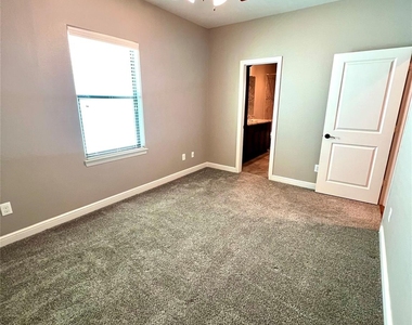 1818 Edwards Street - Photo Thumbnail 16