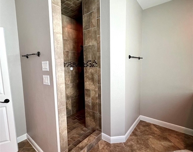 1818 Edwards Street - Photo Thumbnail 25