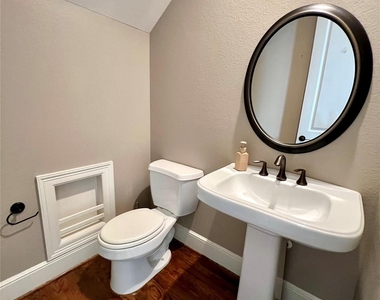1818 Edwards Street - Photo Thumbnail 8