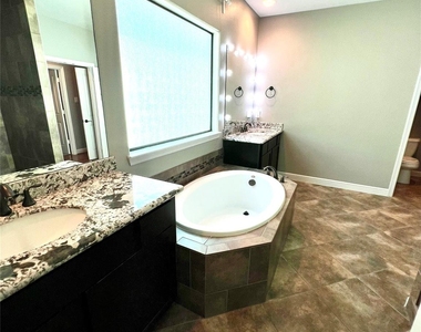1818 Edwards Street - Photo Thumbnail 28