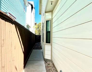 1818 Edwards Street - Photo Thumbnail 2