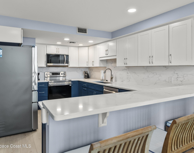 5050 Ocean Beach Boulevard - Photo Thumbnail 8