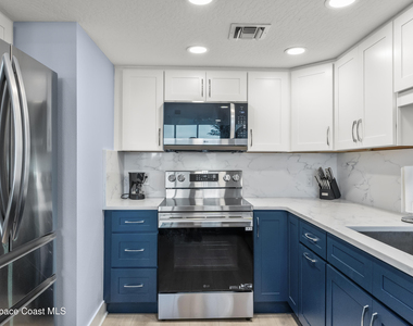 5050 Ocean Beach Boulevard - Photo Thumbnail 10