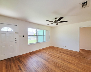 12226 Dorwayne Court - Photo Thumbnail 7