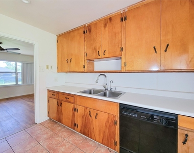 12226 Dorwayne Court - Photo Thumbnail 11