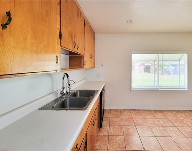 12226 Dorwayne Court - Photo Thumbnail 10