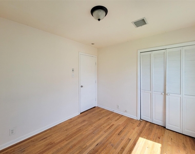 12226 Dorwayne Court - Photo Thumbnail 20