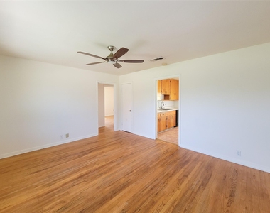 12226 Dorwayne Court - Photo Thumbnail 8