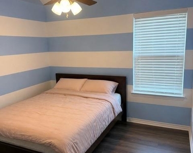 2822 Lockeridge Cove Drive - Photo Thumbnail 9