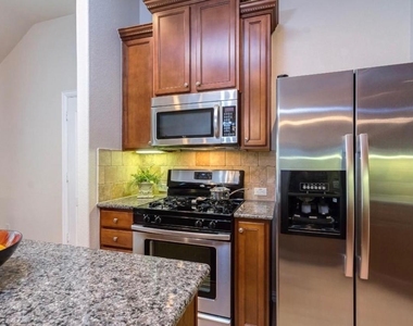 2822 Lockeridge Cove Drive - Photo Thumbnail 7