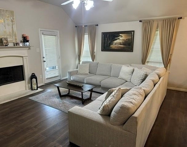 2822 Lockeridge Cove Drive - Photo Thumbnail 5