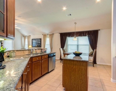 2822 Lockeridge Cove Drive - Photo Thumbnail 6