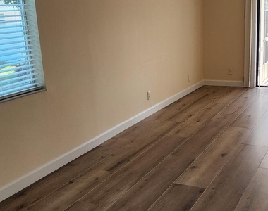 82 Emerald Court - Photo Thumbnail 7