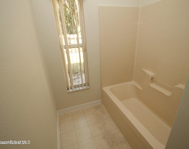 1266 Buffing Circle Se - Photo Thumbnail 7