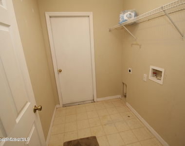 1266 Buffing Circle Se - Photo Thumbnail 14