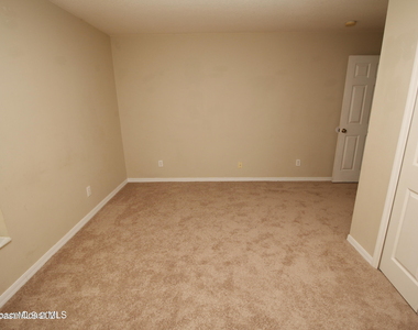 1266 Buffing Circle Se - Photo Thumbnail 8